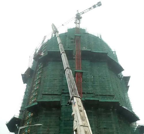 绵阳市吊车在工地上作业